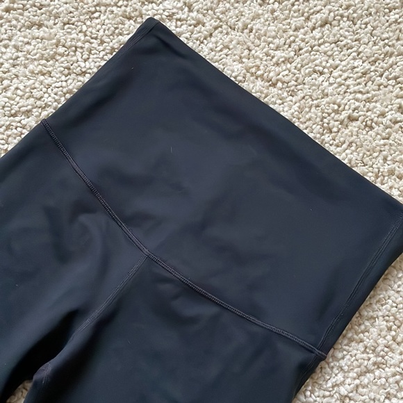 GapFit Maternity blackout technology leggings - Picture 2 of 5